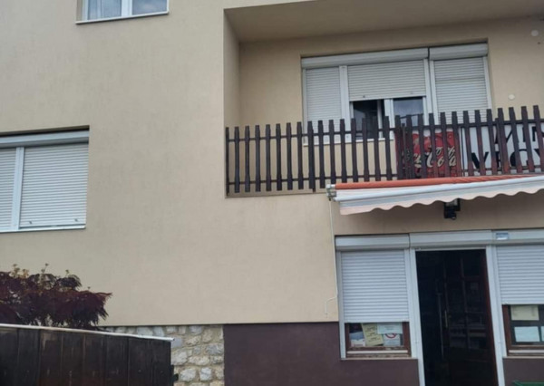 Priestranný rodinný dom s predajňou v mestečku Szikszó