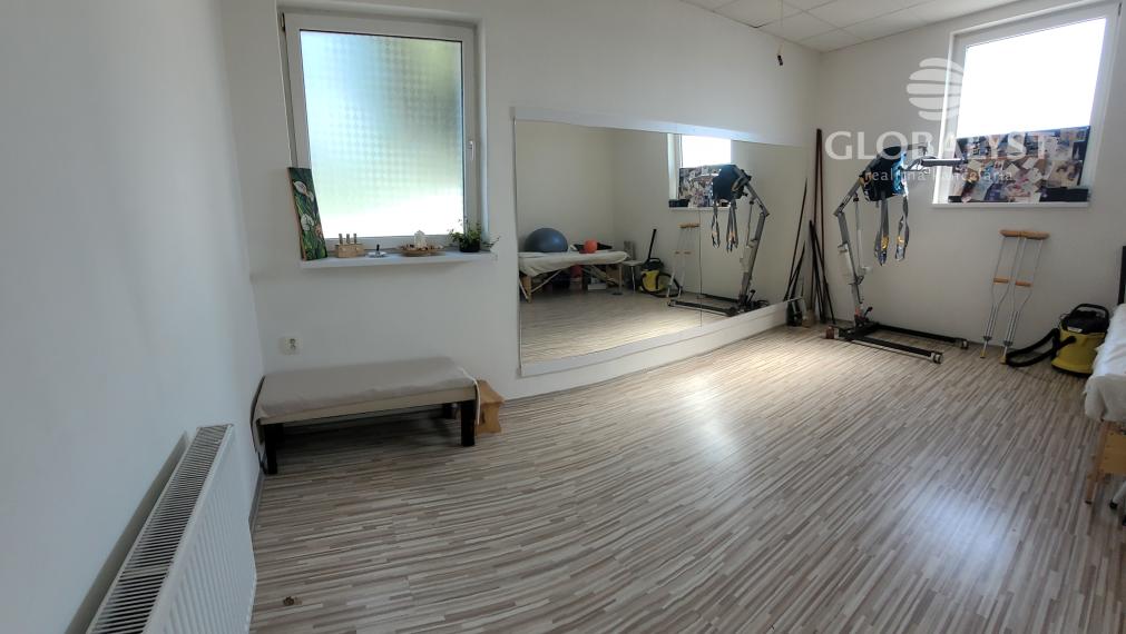 Kompaktná, kancelárska budova - 90 m2 - na Juhu