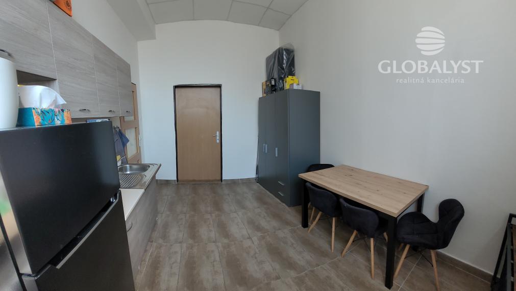 Kompaktná, kancelárska budova - 90 m2 - na Juhu