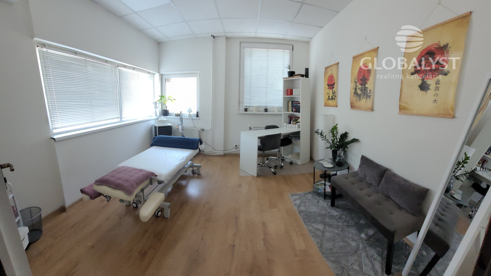 Kompaktná, kancelárska budova - 90 m2 - na Juhu