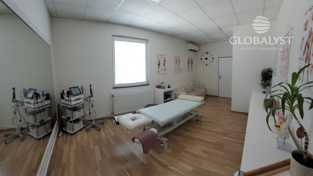 Kompaktná, kancelárska budova - 90 m2 - na Juhu