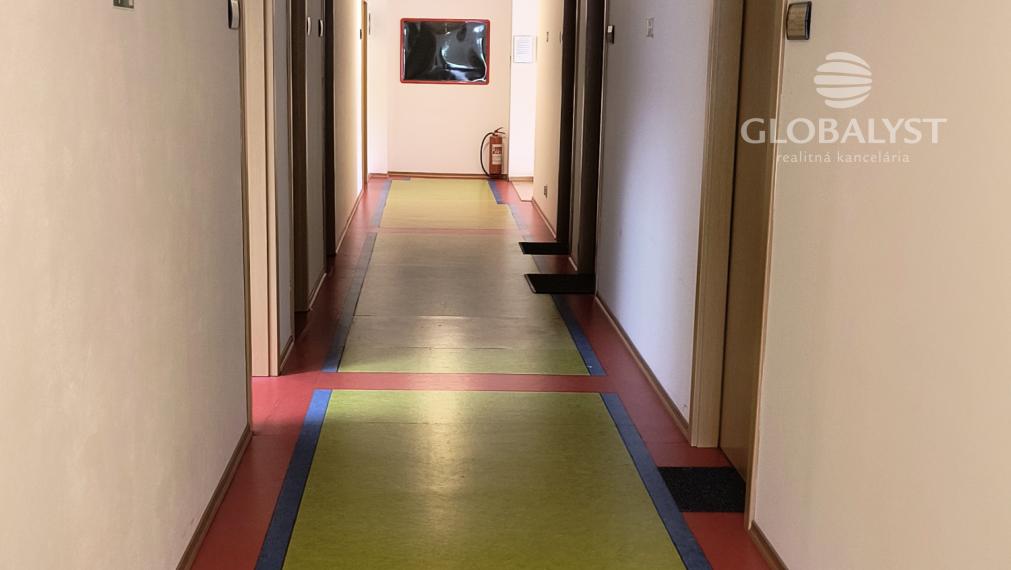 Kancelária 19 m2 v biznis centre na Severe