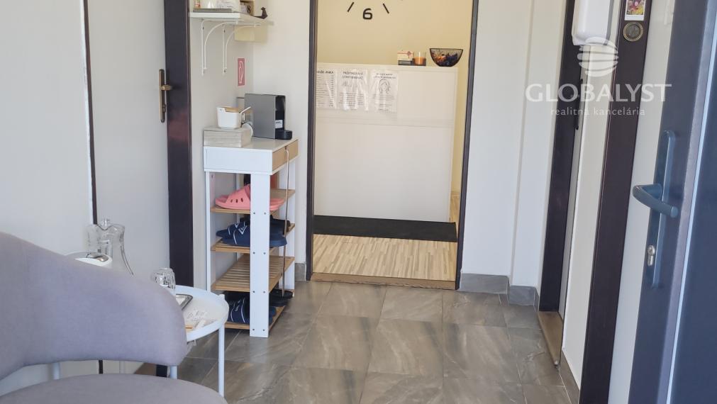 Kompaktná, kancelárska budova - 90 m2 - na Juhu