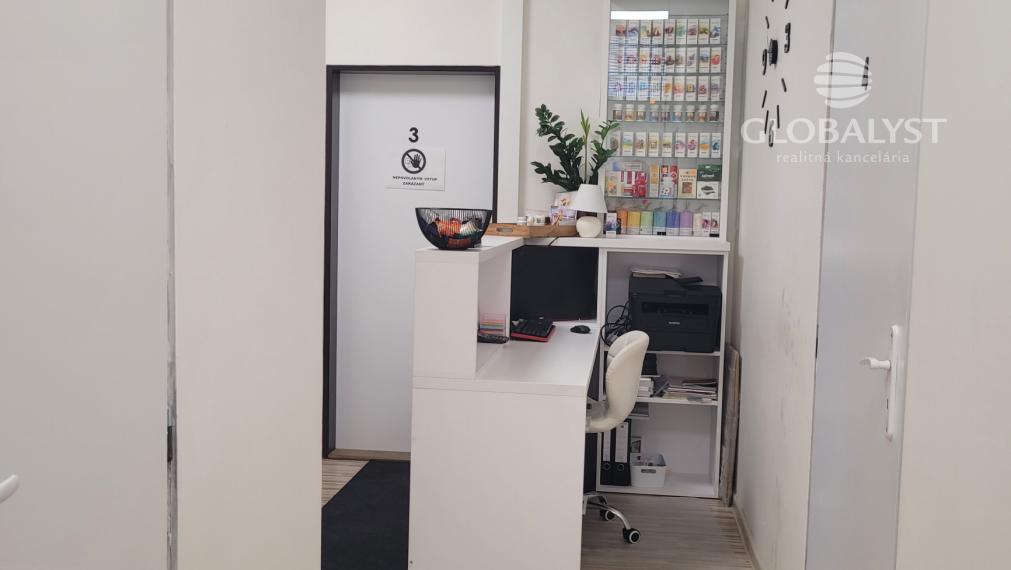 Kompaktná, kancelárska budova - 90 m2 - na Juhu