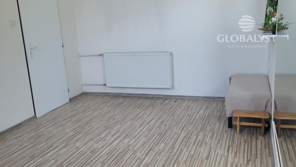 Kompaktná, kancelárska budova - 90 m2 - na Juhu