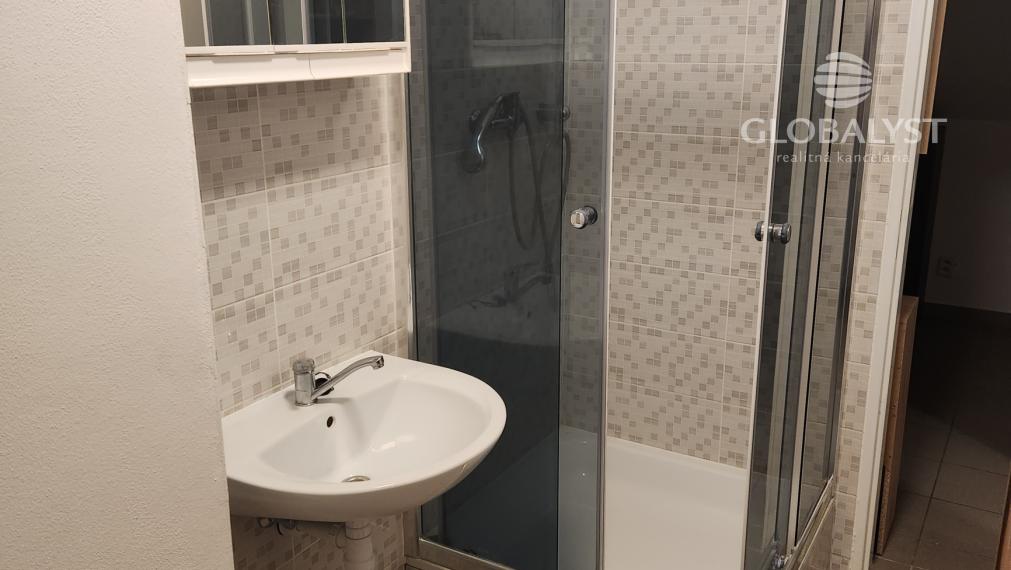 Kompletne zariadený apartmán 32 m2 na Juhu