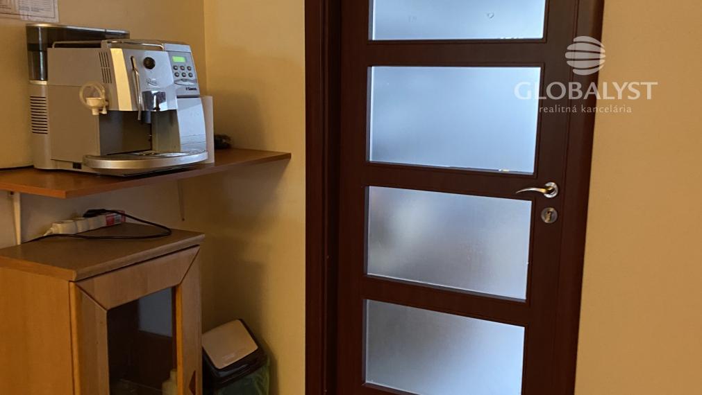 Kancelárske priestory : 73,5  m2, v širšom centre mesta