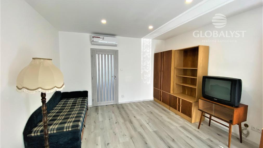 Priestranný, rekonštruovaný 3 izbový byt v centre mesta na Tatranskej