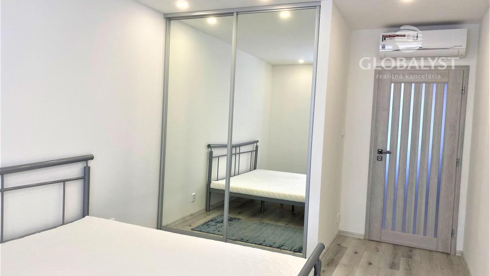 Priestranný, rekonštruovaný 3 izbový byt v centre mesta na Tatranskej