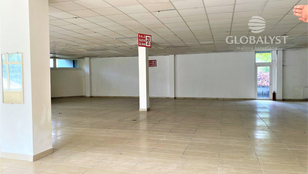 Obchodné priestory - 735 m2 - v nákupnom centre na Jazere
