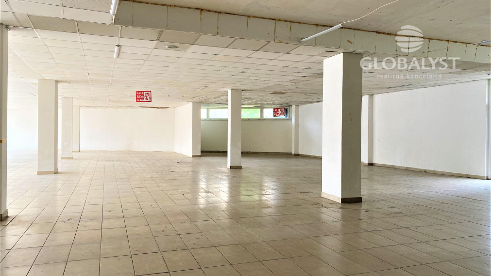 Obchodné priestory - 735 m2 - v nákupnom centre na Jazere