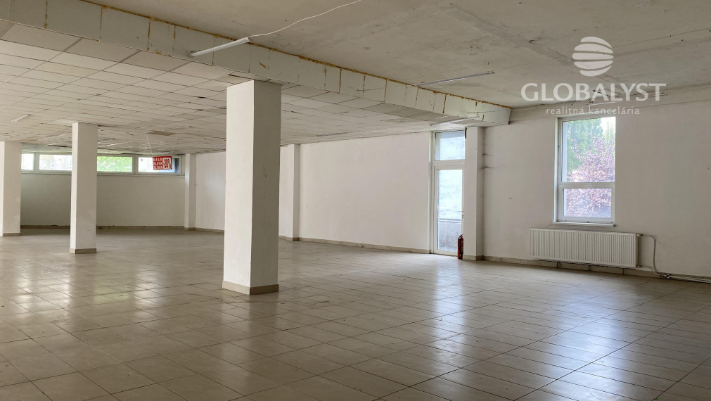 Obchodné priestory - 735 m2 - v nákupnom centre na Jazere