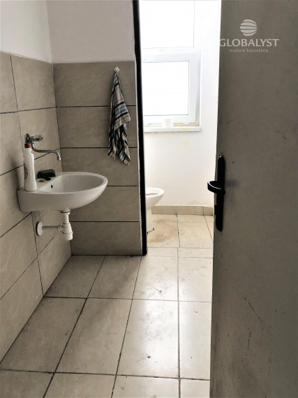 Obchodné priestory - 735 m2 - v nákupnom centre na Jazere