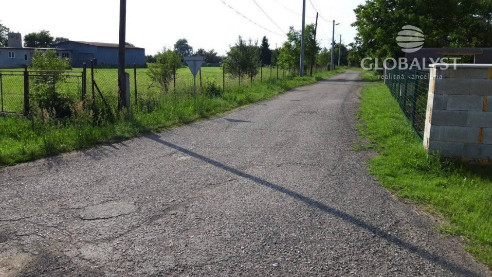 Lukratívny pozemok s výmerou 1147 m2 vo Veľkých Trakanoch