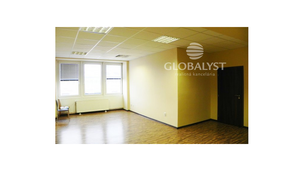Reprezentatívna kancelária s výmerou 47 m2, v  centre mesta