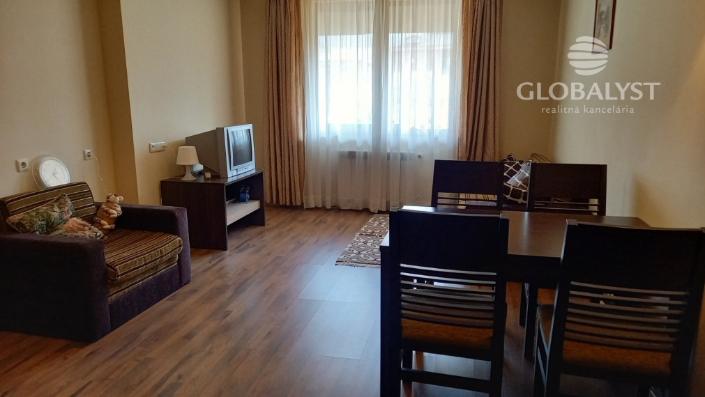 Exkluzívny panoramatický 2 izbový byt s výmerou 75 m2 - v Bansku ( Bulharsko )