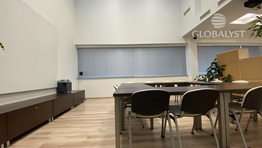 Atraktívna kancelária v centre mesta s audio/video systémom