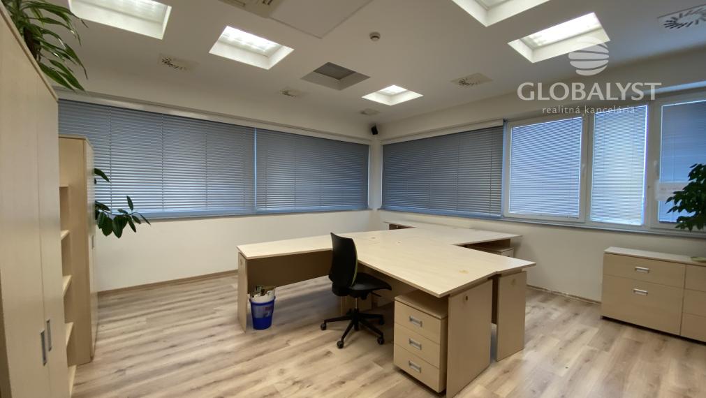 Atraktívna kancelária 86 v centre mesta s audio/video systémom a pekným výhľadom