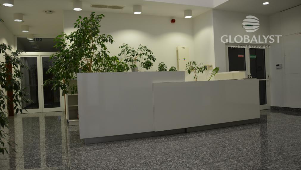 Atraktívna kancelária 86 v centre mesta s audio/video systémom a pekným výhľadom