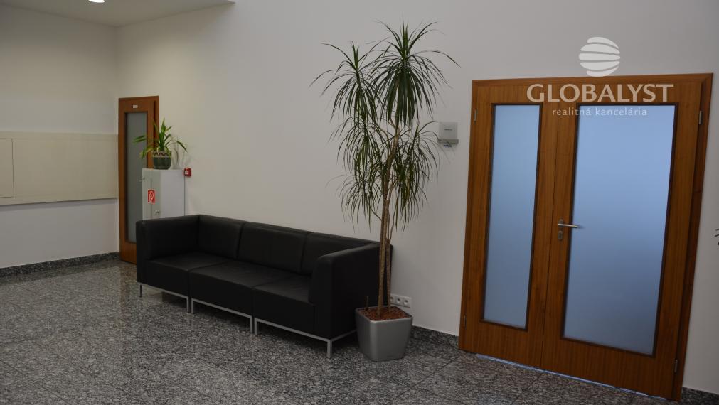 Atraktívna kancelária 86 v centre mesta s audio/video systémom a pekným výhľadom
