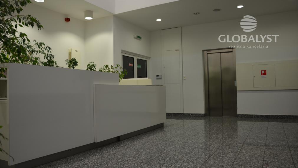 Atraktívna kancelária 86 v centre mesta s audio/video systémom a pekným výhľadom