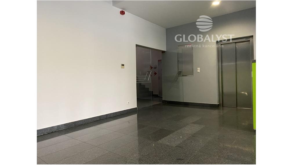 Atraktívna kancelária 86 v centre mesta s audio/video systémom a pekným výhľadom