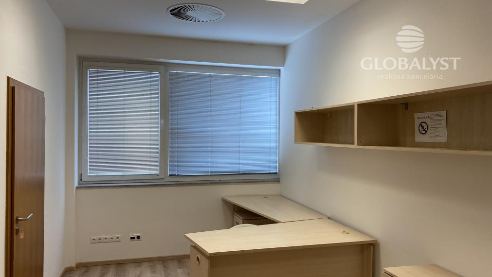 Atraktívna kancelária 86 v centre mesta s audio/video systémom a pekným výhľadom