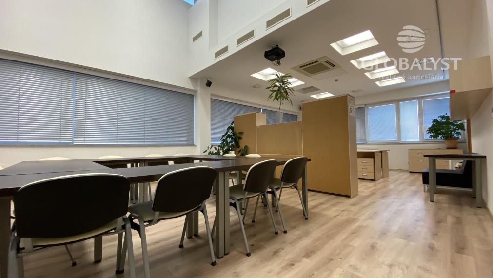 Atraktívna kancelária 86 v centre mesta s audio/video systémom a pekným výhľadom