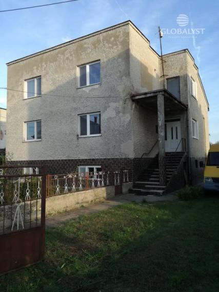 Priestranný trojpodlažný dom vo Veľkom Horeši