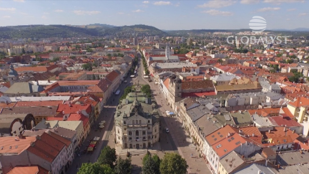 Priestranné obchodné priestory s výmerou 115 m2, OC v Starom meste.