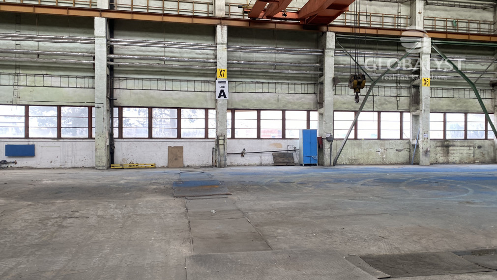Výrobné a skladovacie priestory - 4000 m2