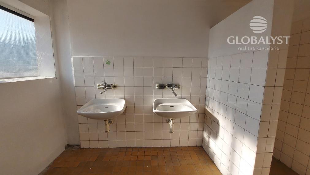 Skladové priestory 849 m2 v južnej časti mesta