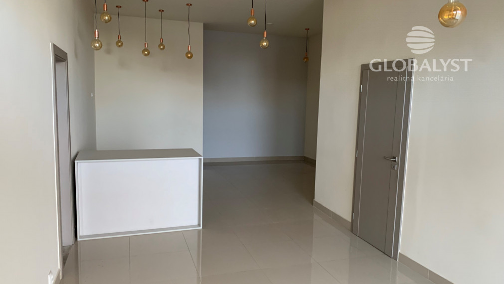Rekonštruované priestory - 141 m2 na obchod a gastro