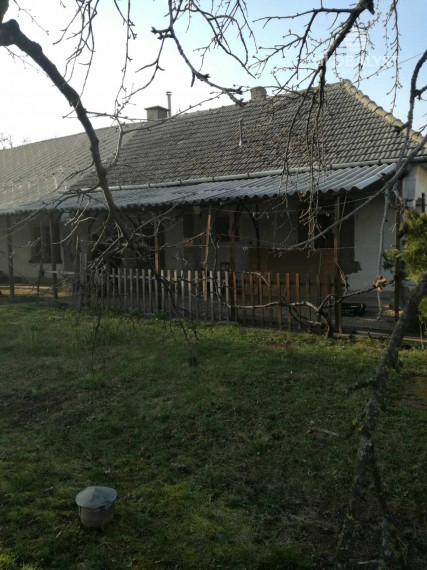 Ponúkame na predaj sedliacky dom - v obci Pácin