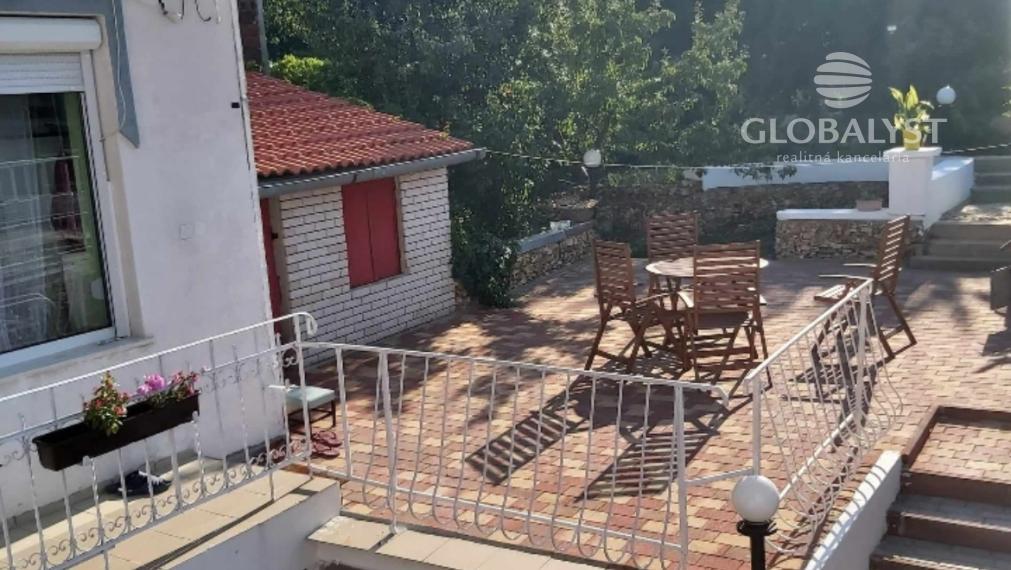 Výrazná zľava !!! Atraktívny rodinný dom s 5 bytovými jednotkami v Sátoralujhély