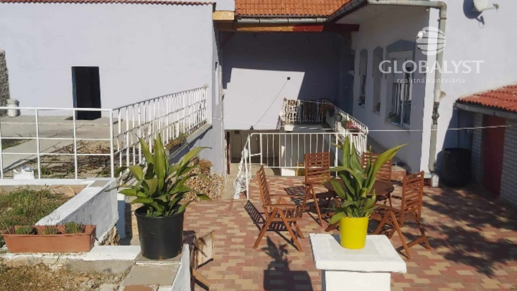 Výrazná zľava !!! Atraktívny rodinný dom s 5 bytovými jednotkami v Sátoralujhély