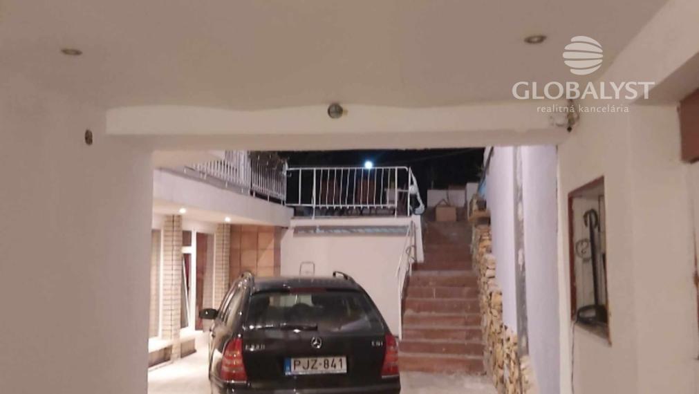 Výrazná zľava !!! Atraktívny rodinný dom s 5 bytovými jednotkami v Sátoralujhély