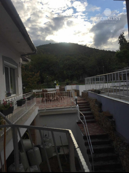 Výrazná zľava !!! Atraktívny rodinný dom s 5 bytovými jednotkami v Sátoralujhély