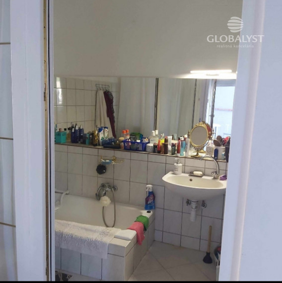 Výrazná zľava !!! Atraktívny rodinný dom s 5 bytovými jednotkami v Sátoralujhély