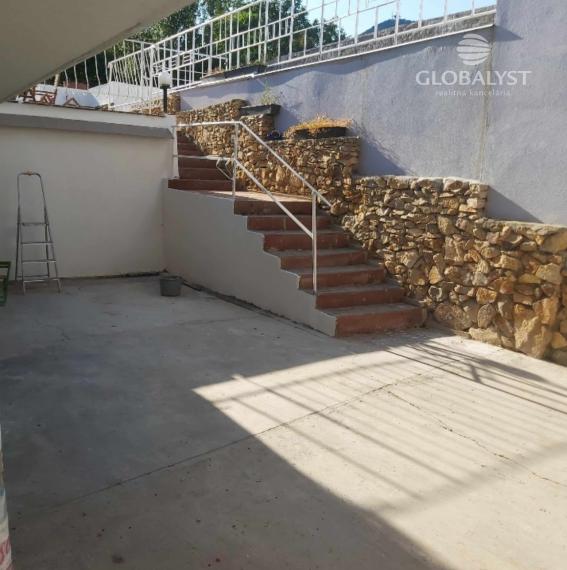 Výrazná zľava !!! Atraktívny rodinný dom s 5 bytovými jednotkami v Sátoralujhély