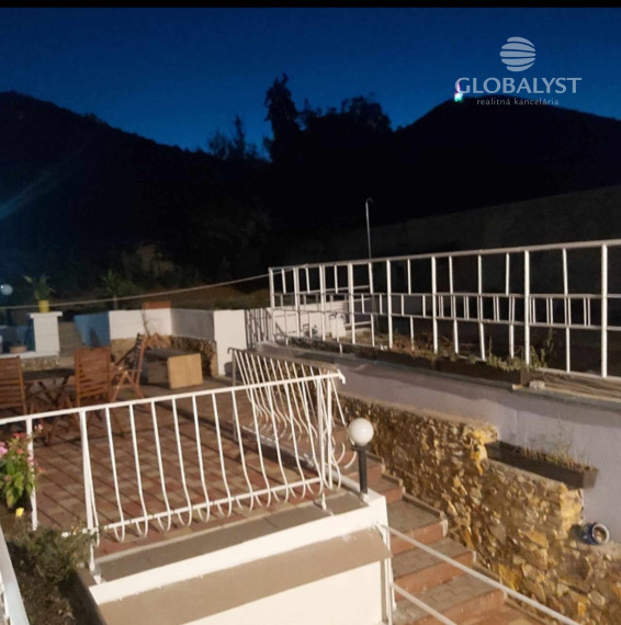 Výrazná zľava !!! Atraktívny rodinný dom s 5 bytovými jednotkami v Sátoralujhély