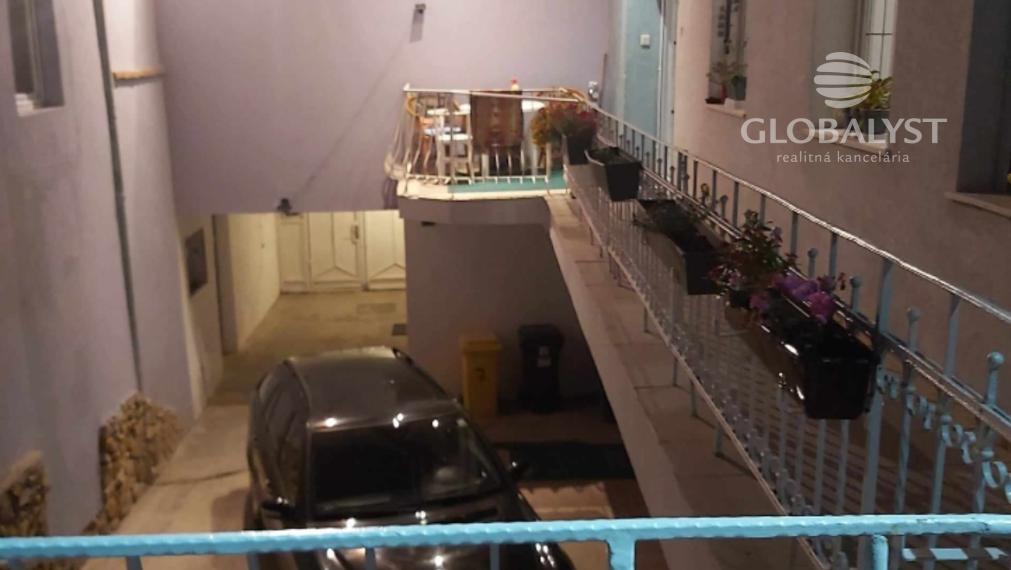 Výrazná zľava !!! Atraktívny rodinný dom s 5 bytovými jednotkami v Sátoralujhély