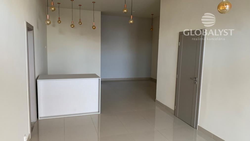 Kompletne rekonštruovaný priestor - 78 m2 - v OC na Terase