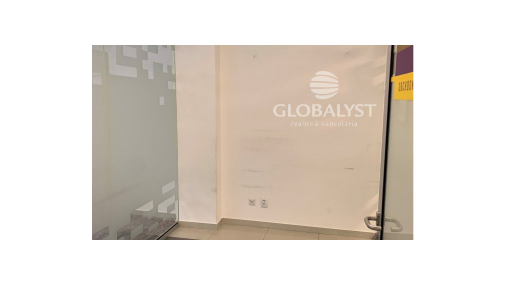 Kancelárske priestory v centre mesta 105 m2 +  58 m2 zasadačka + terasa