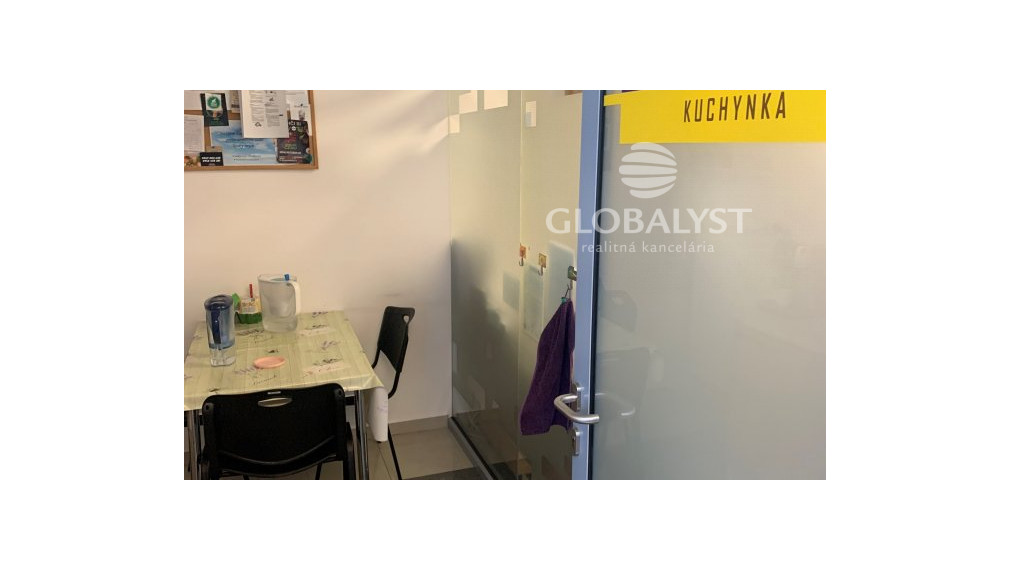 Kancelárske priestory v centre mesta 105 m2 +  58 m2 zasadačka + terasa