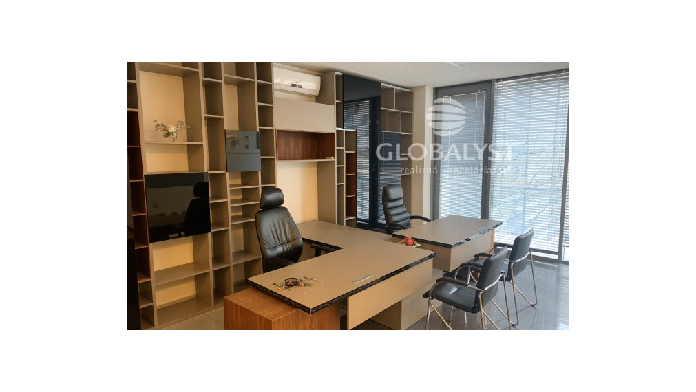 Kancelárske priestory v centre mesta 105 m2 +  58 m2 zasadačka + terasa
