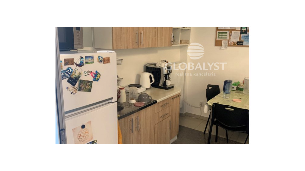 Kancelárske priestory v centre mesta 105 m2 +  58 m2 zasadačka + terasa