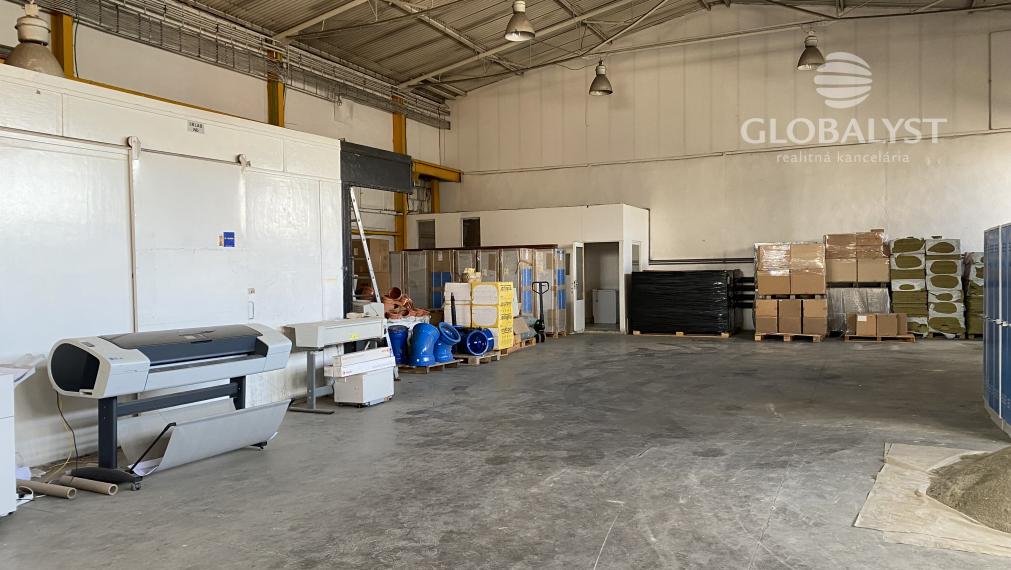 Skladovacie priestory - 385 m2  - v podnikateľskom areáli.