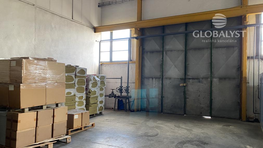 Skladovacie priestory - 385 m2  - v podnikateľskom areáli.