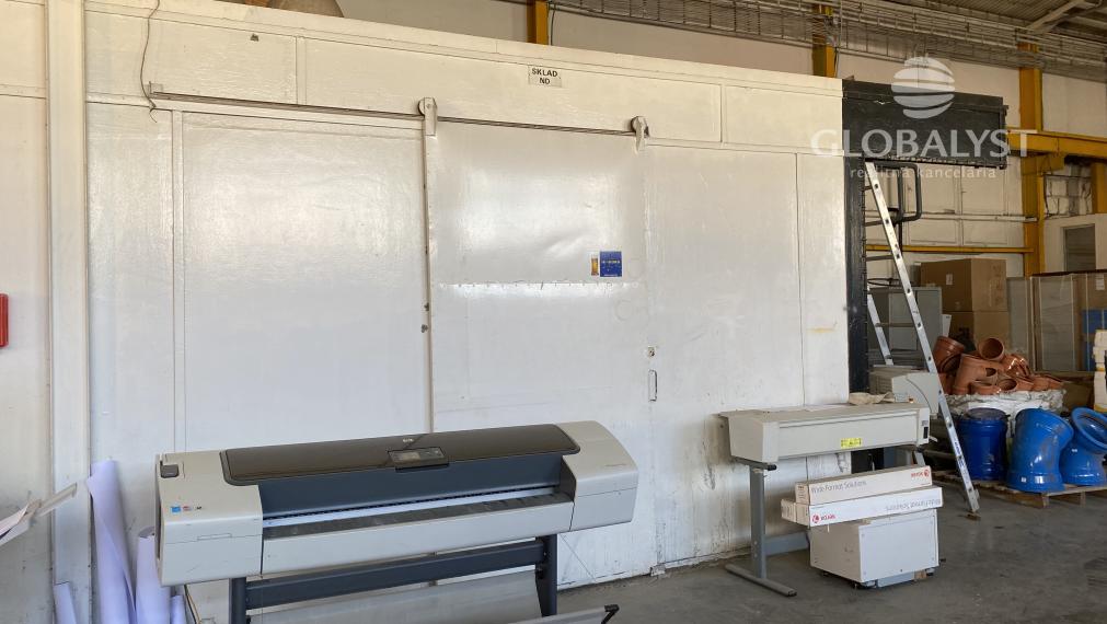 Skladovacie priestory - 385 m2  - v podnikateľskom areáli.